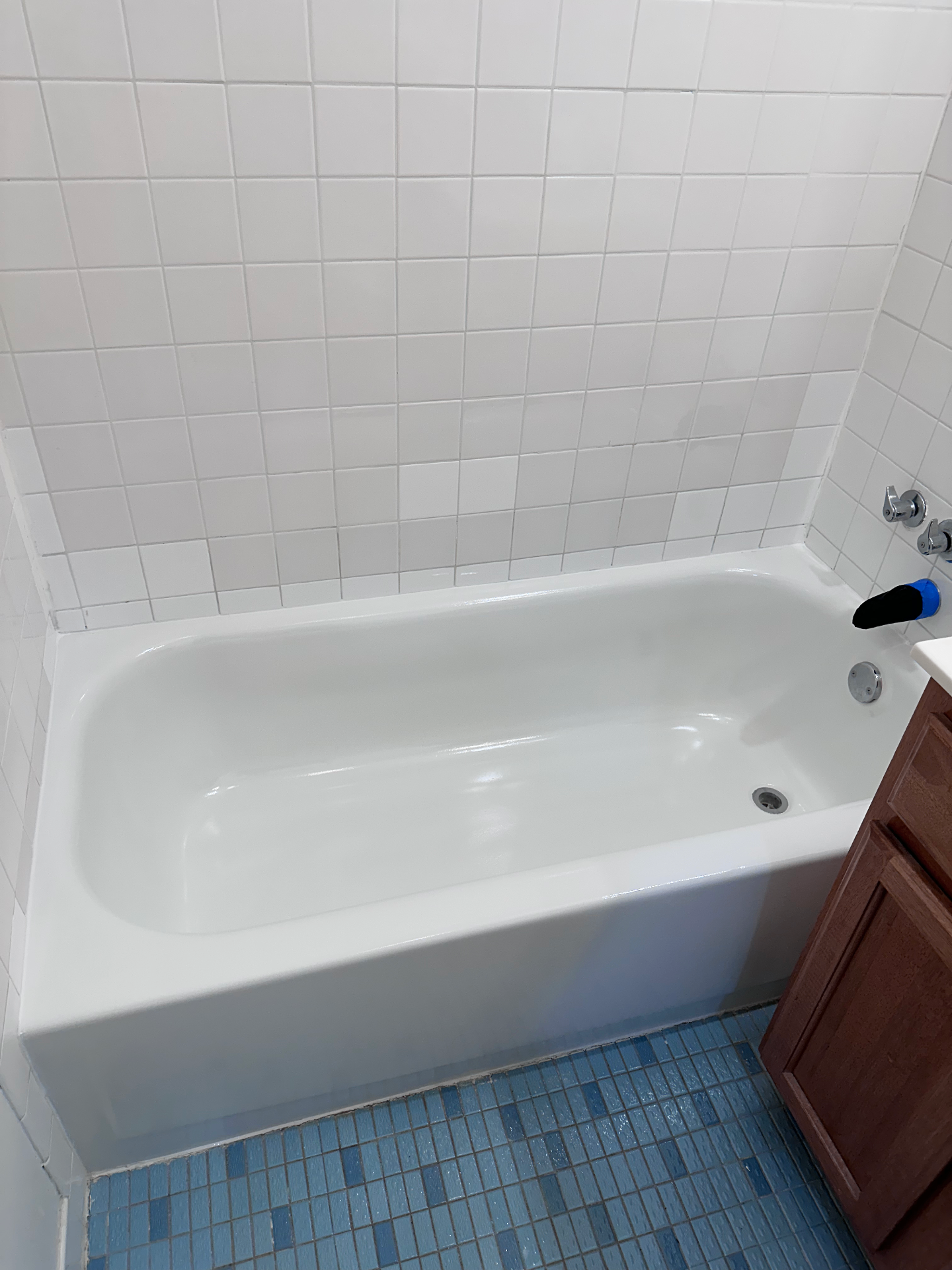 Classic white tub refinishing Edina MN — TubRevive before and after