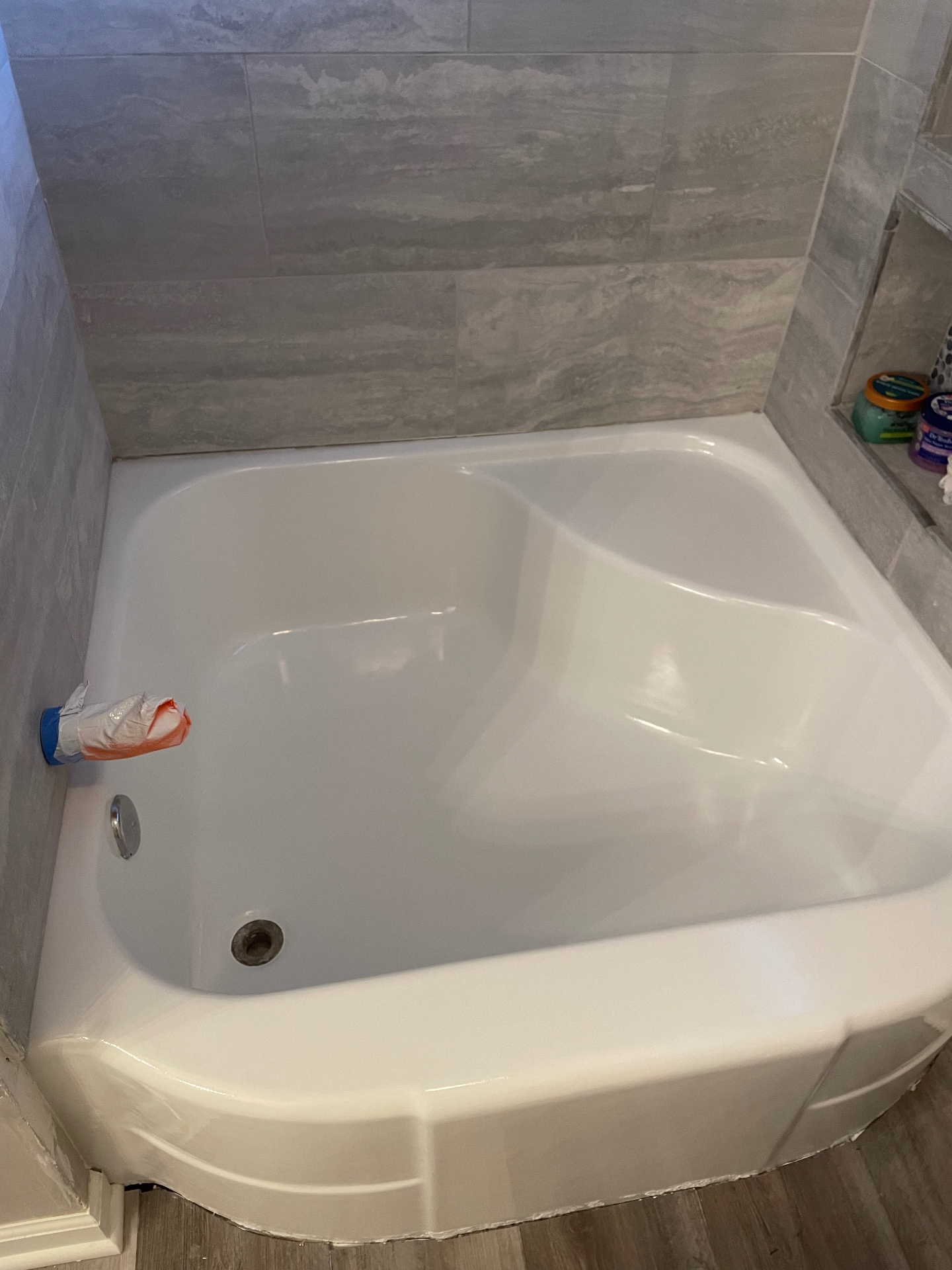 Acrylic garden tub refinishing Maple Grove MN — TubRevive before and after